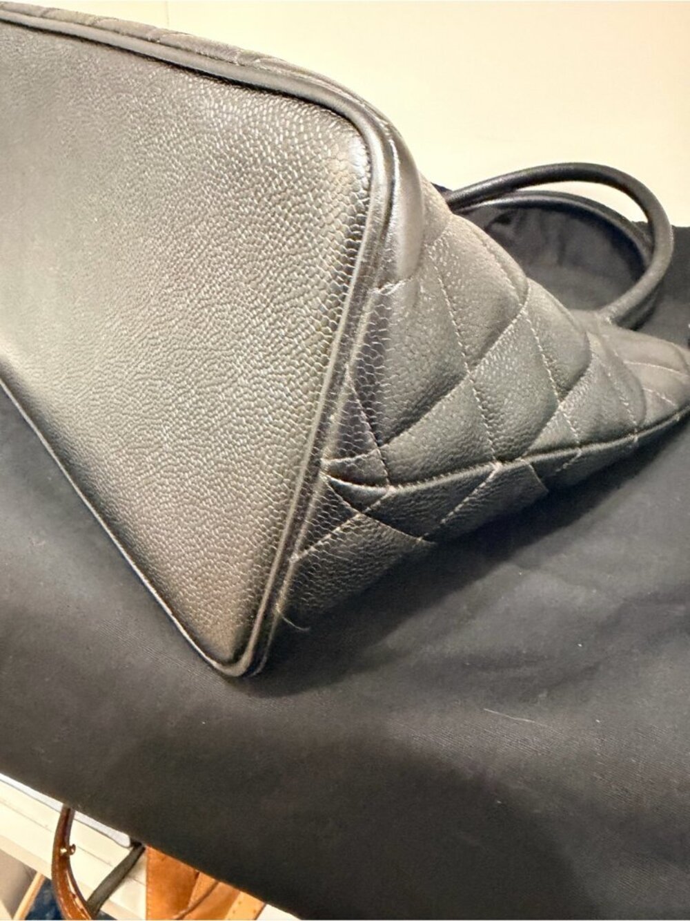 CHANEL Black Caviar Leather medium Tote medallion vintage Serious inquires only - Picture 10 of 11